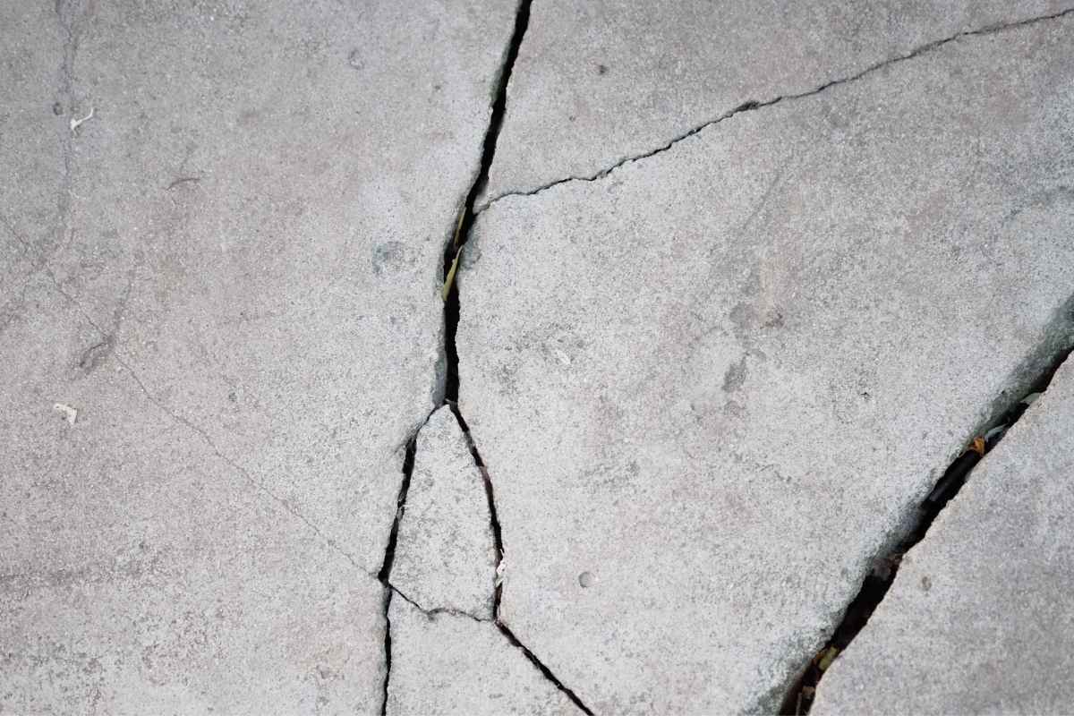 prikaz pukotina na betonskoj ploči